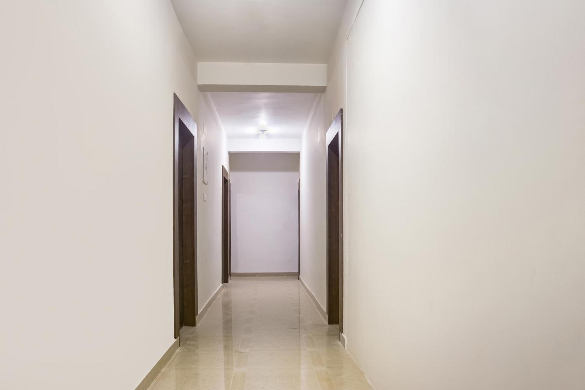 Hotel O Tushar Continental New Delhi Buitenkant foto
